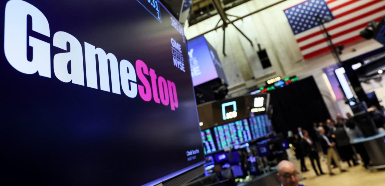 GameStop shares closed up nearly 104% on Wednesday, halting twice for volatility; GameStop said on Tuesday its CFO will resign; stock up 80%+ after hours (Maggie Fitzgerald/CNBC)