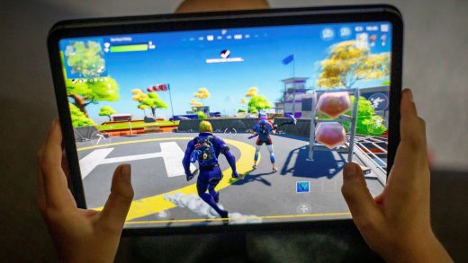 Epic Games files a formal antitrust complaint against Apple to the European Commission, claiming that Apple imposes commercially unviable burdens on rivals (Javier Espinoza/Financial Times)