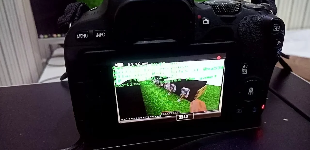 Programmer Got a Minecraft Server Running On His Canon DSLR